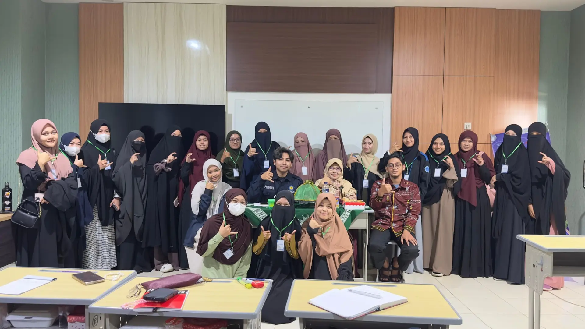 Dilatih oleh Trainer & Praktisi Berpengalaman